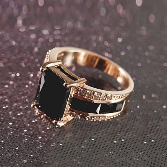 Lab created black onyx ring w/Swarovski Crystals - Picture 1 of 2